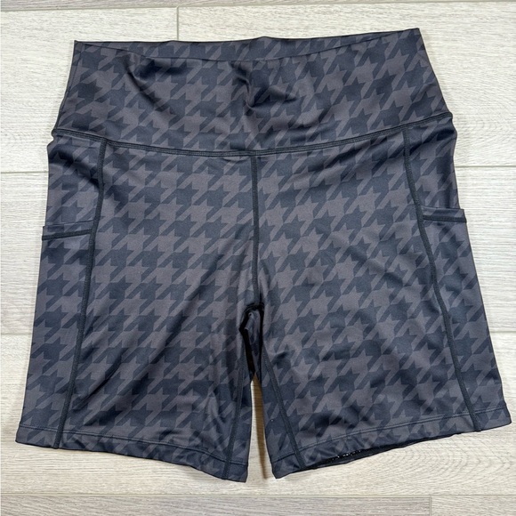 Constantly varied gear Houndstooth shorts 7" seam womens gym shorts x-large - Picture 1 of 4